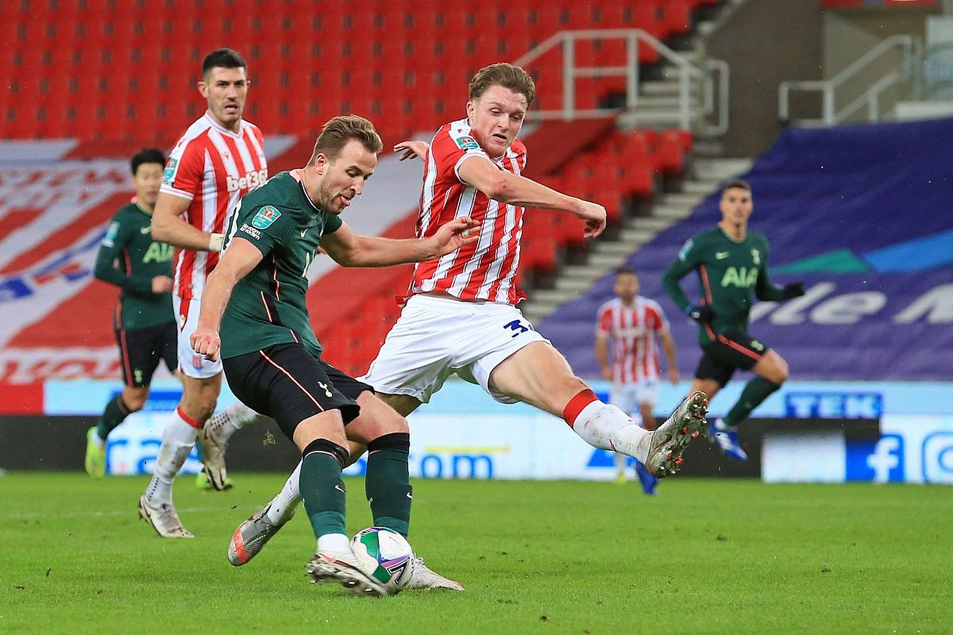 包含波黑队在欧预赛强赛事中大比分胜利，晋级下一轮的词条