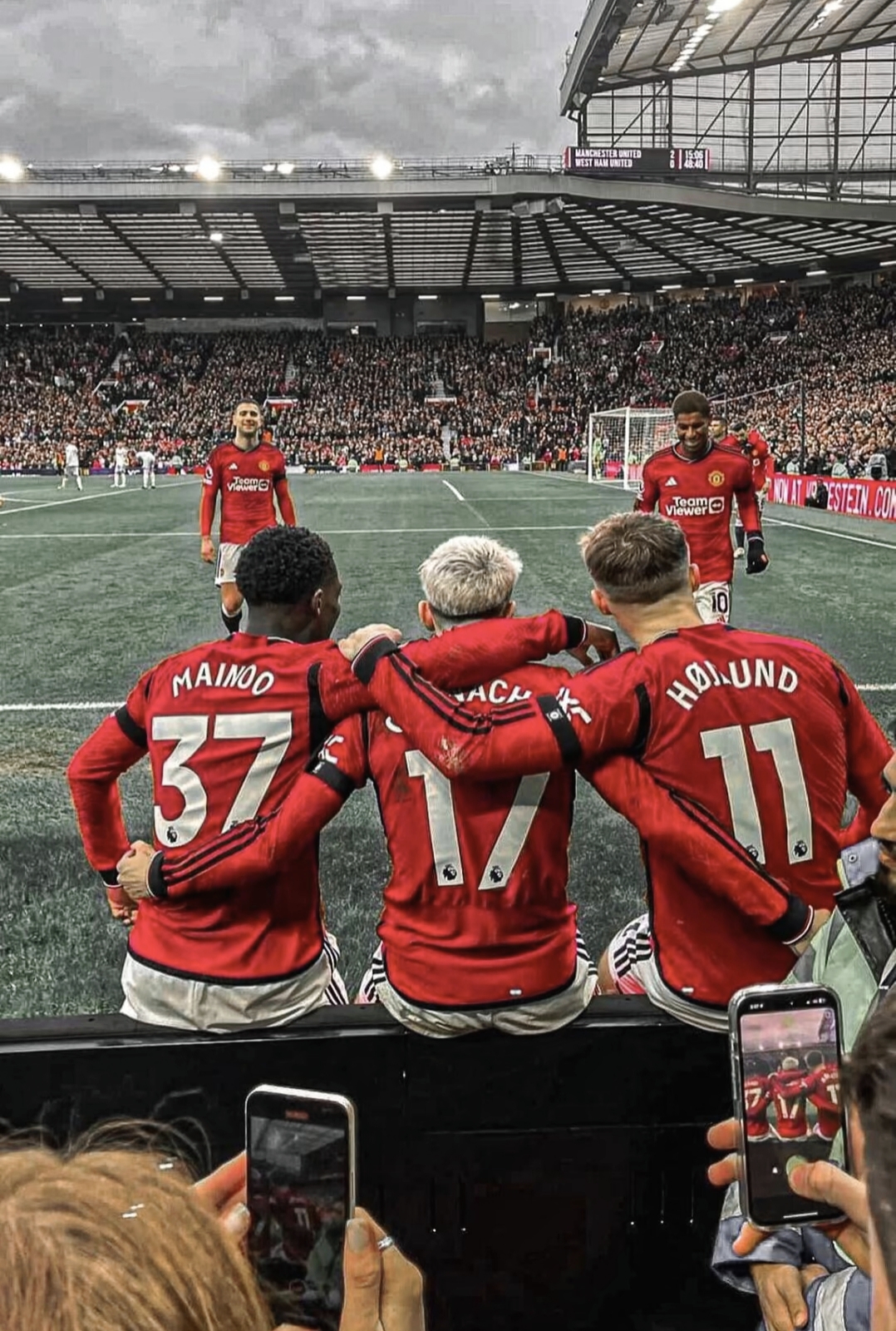 曼联中场遭遇伤病困扰，可能缺席多场比赛的简单介绍