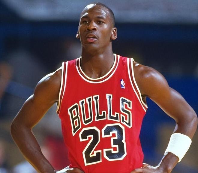 包含NBA历史上的今天：乔丹再次破纪录荣登得分王巅峰的词条