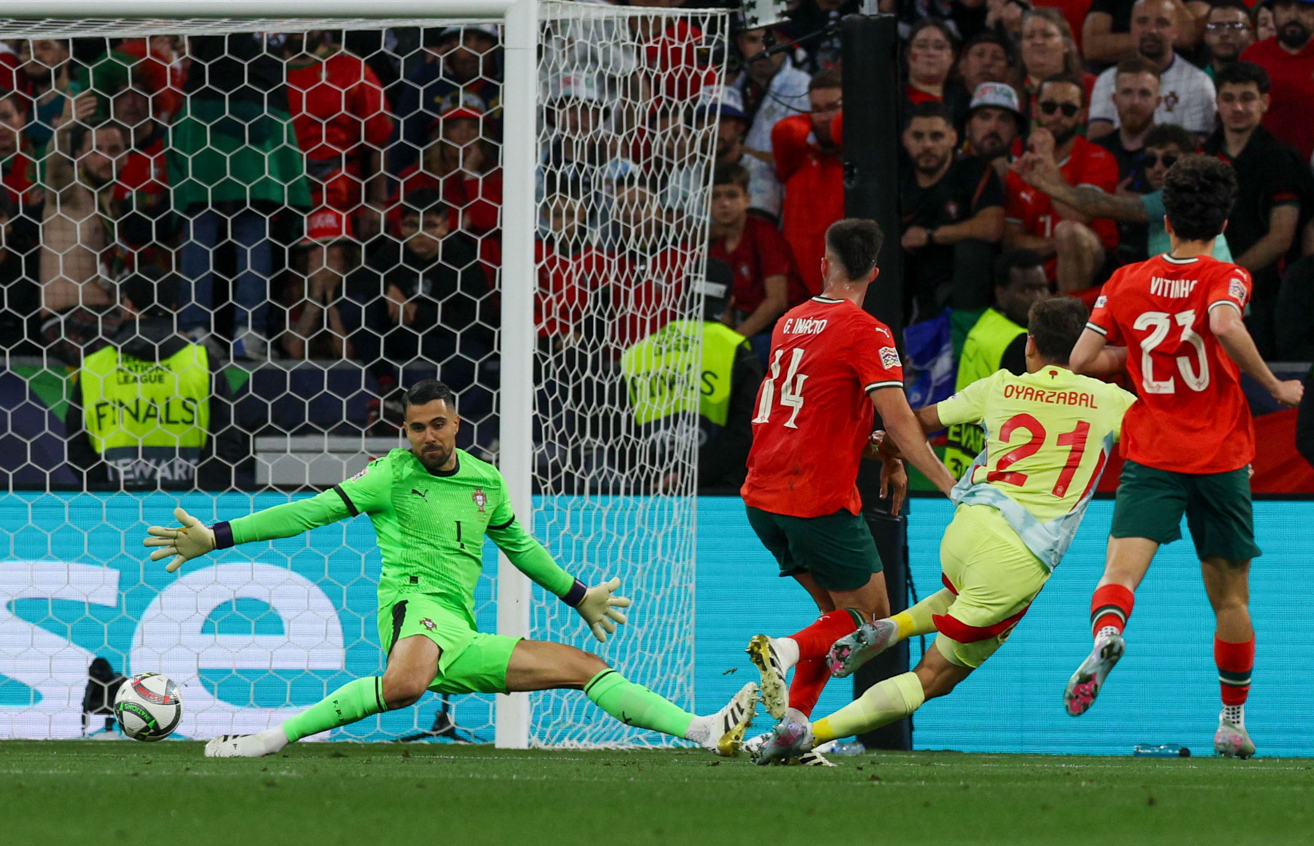 葡萄牙球队在客场大胜,晋级欧冠四强 葡萄牙球队在客场大胜,晋级欧冠四强