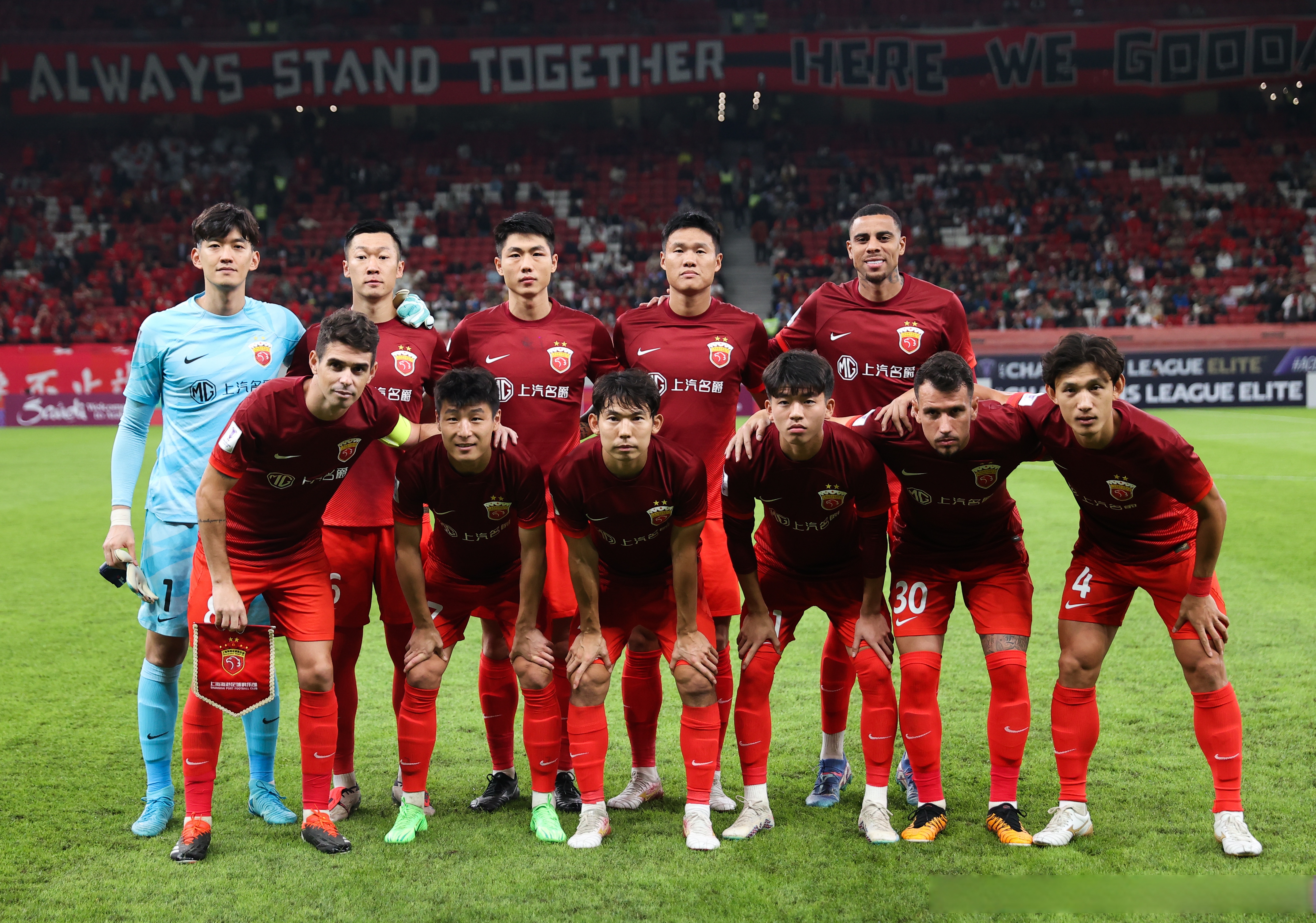 柏林联队球员奋力拼搏，最终战胜对手