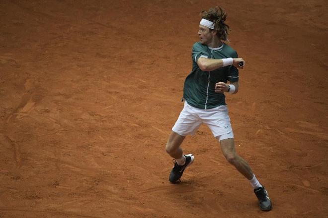 欧洲网球队碾压英国网球队，西西帕斯惊艳世界的简单介绍