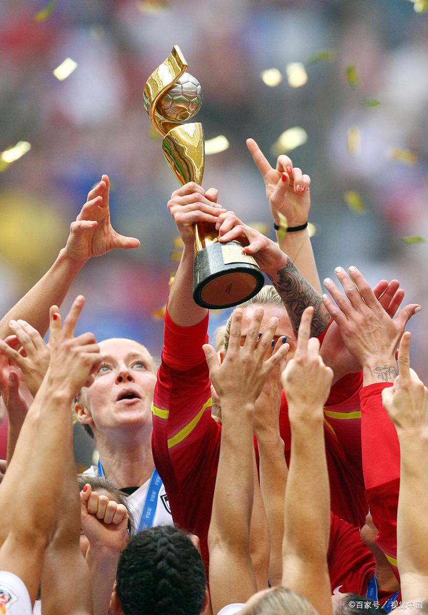 球队再度夺冠，展现出卫冕冠军的实力