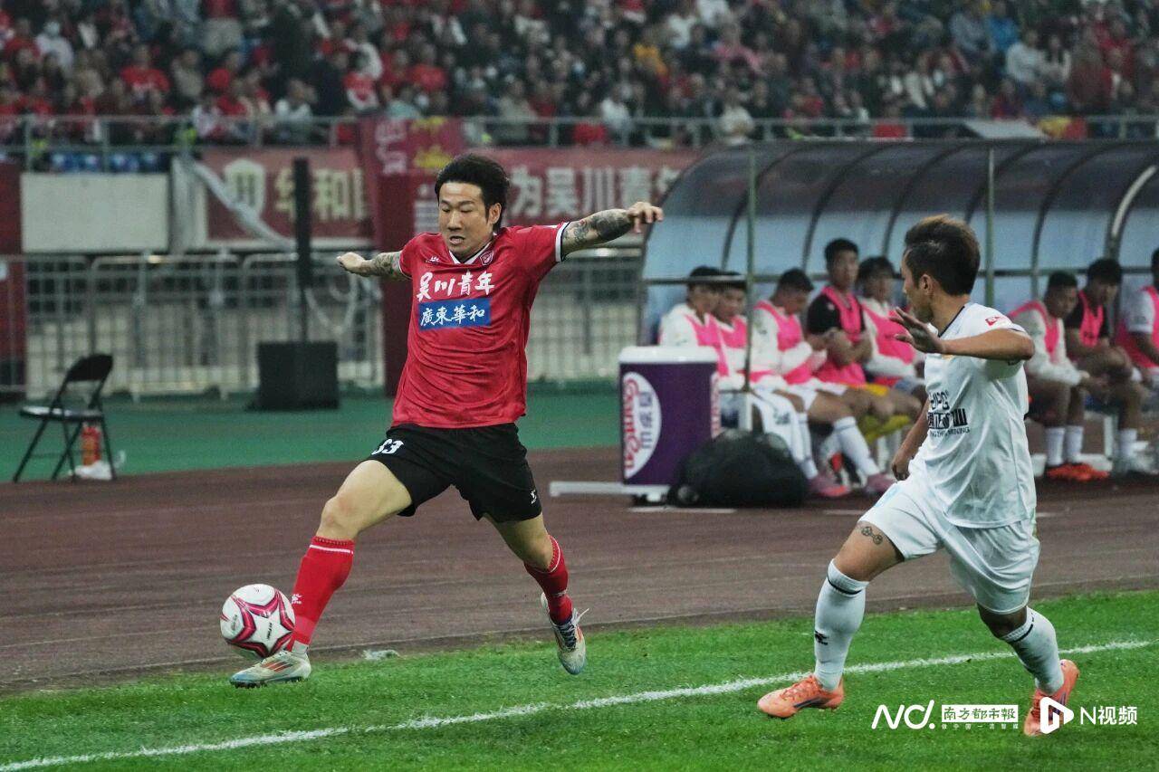 比分胶着的比赛引发球迷热情高涨 比分胶着的比赛引发球迷热情高涨