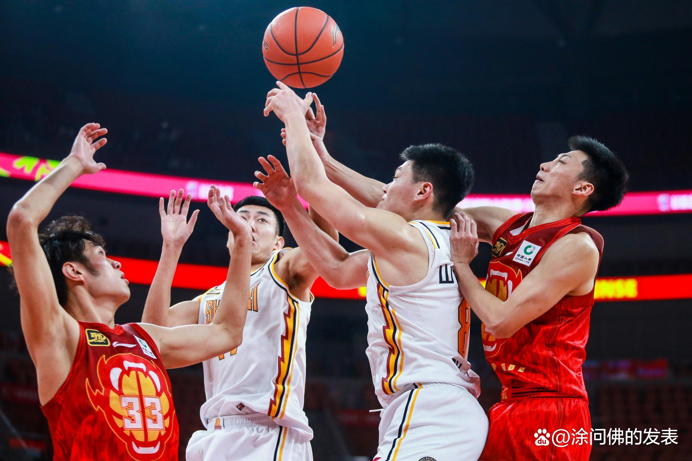 男子篮球联赛今晚将迎来一场激烈对抗