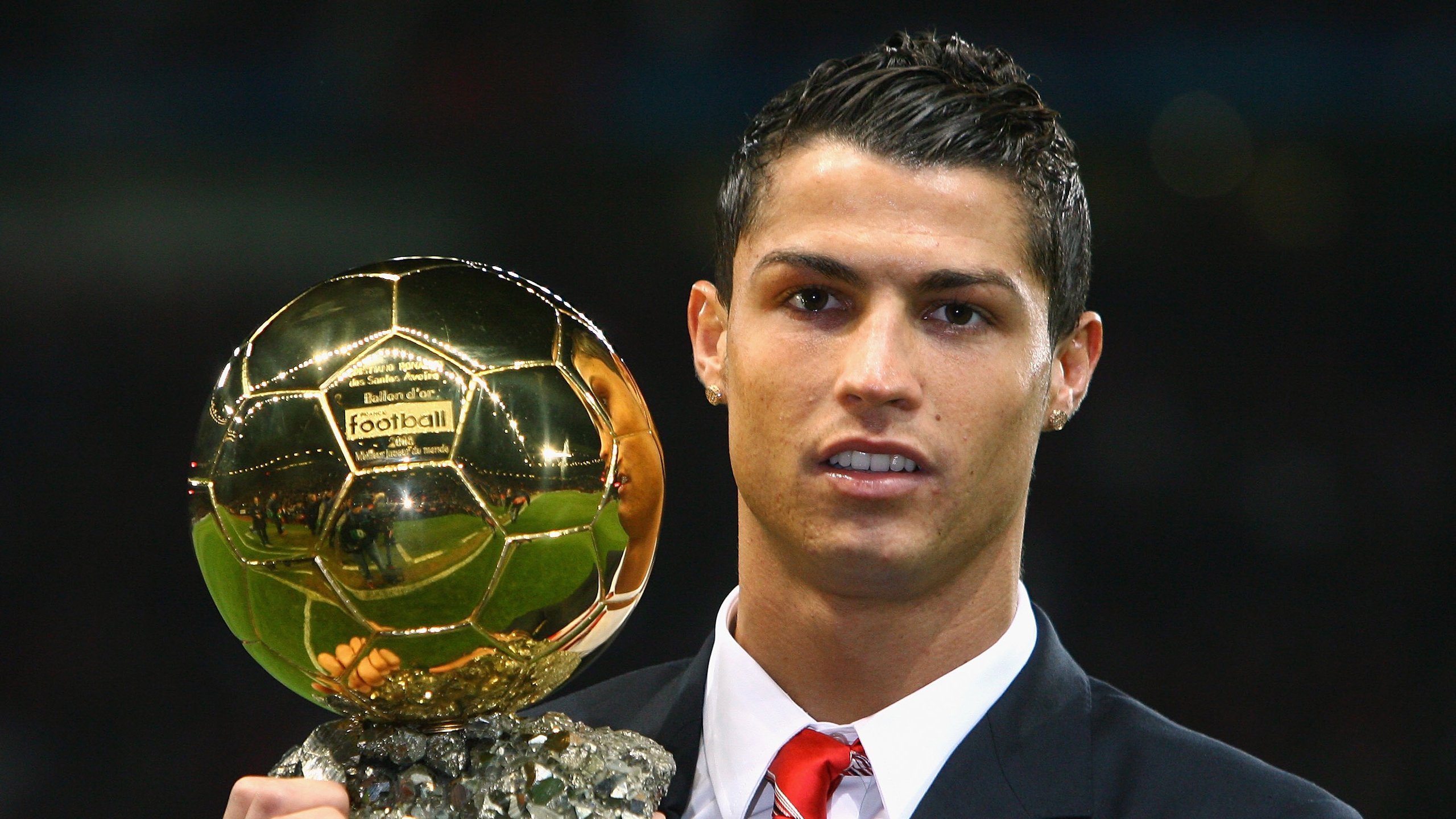 F1新赛季揭幕战焦点战，维斯塔潘强势领跑，那不勒斯晋级沙特赛场